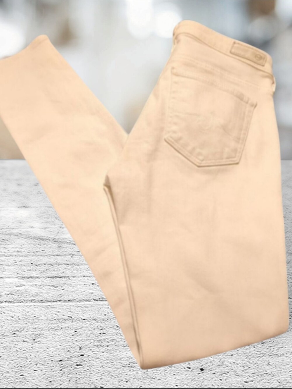 AG Adriano Goldschmied the prima Midrise cigarette white jeans size 25R.